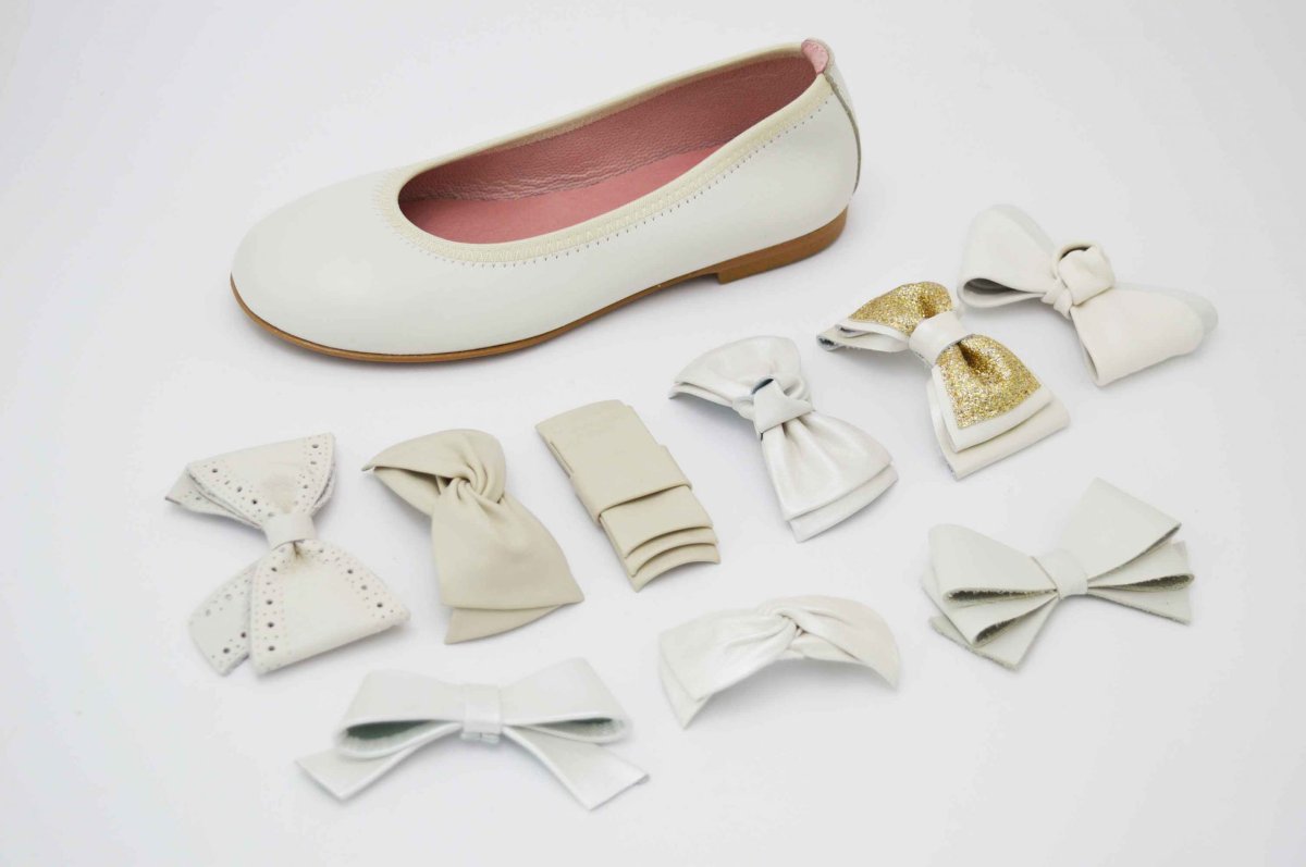 Bailarinas beige con adornos lazo