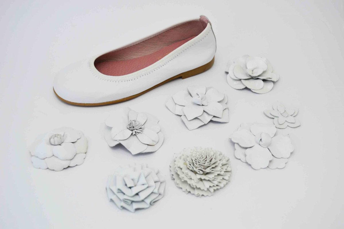 Bailarinas blanco con adornos flor