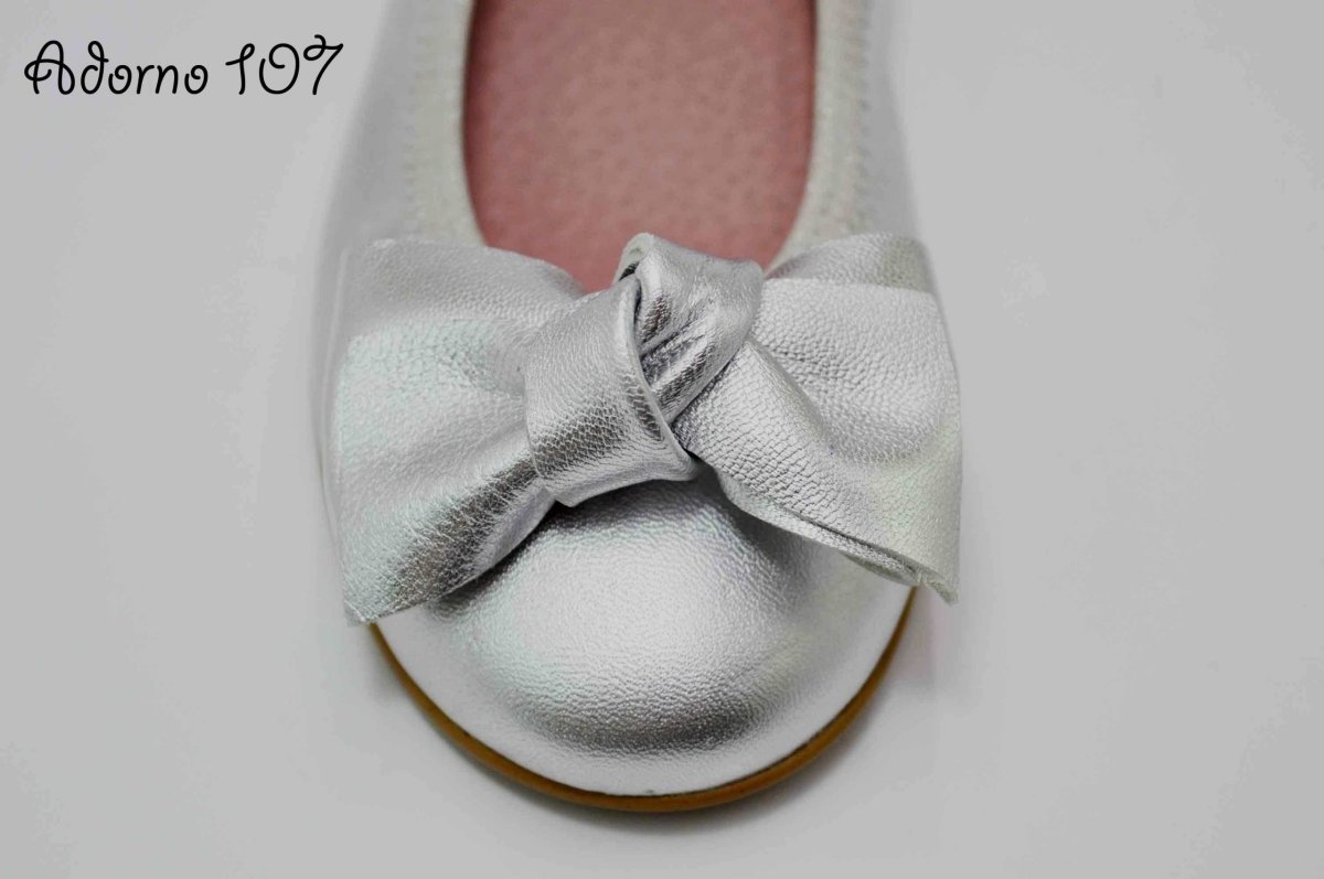 Adornos lazo de piel en plata para zapatos - Imagen 3