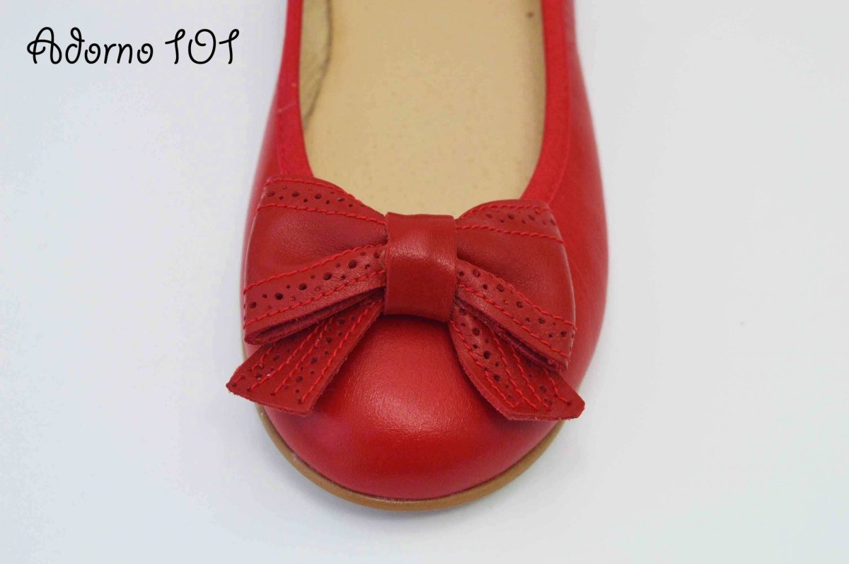 Adornos lazo de piel en rojo para zapatos - Imagen 5