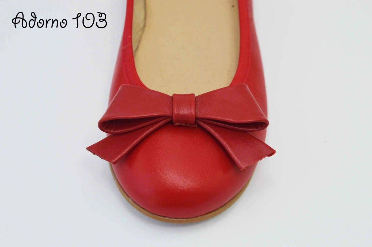 Adornos lazo de piel en rojo para zapatos - Imagen 3