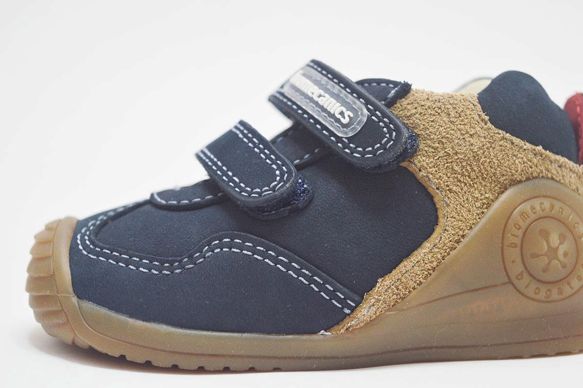 Bota azul combinada con camel niño Biomecanics - Imagen 8