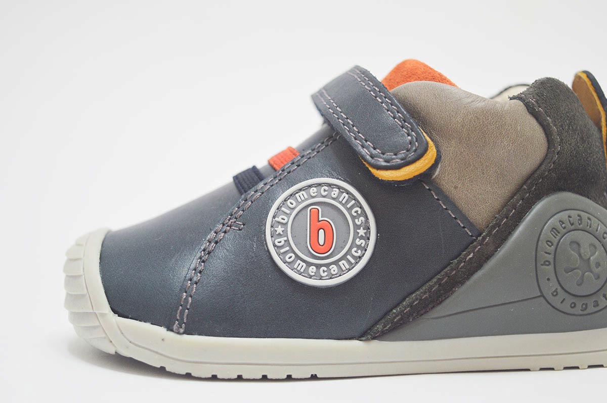 Bota tipo deportiva azul con naranja niño Biomecanics - Imagen 5