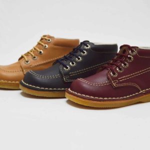 Botita cordones costuras niño