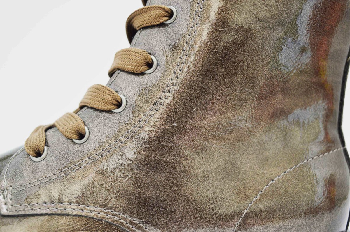 Bota estilo militar charol bronze niña - Imagen 9