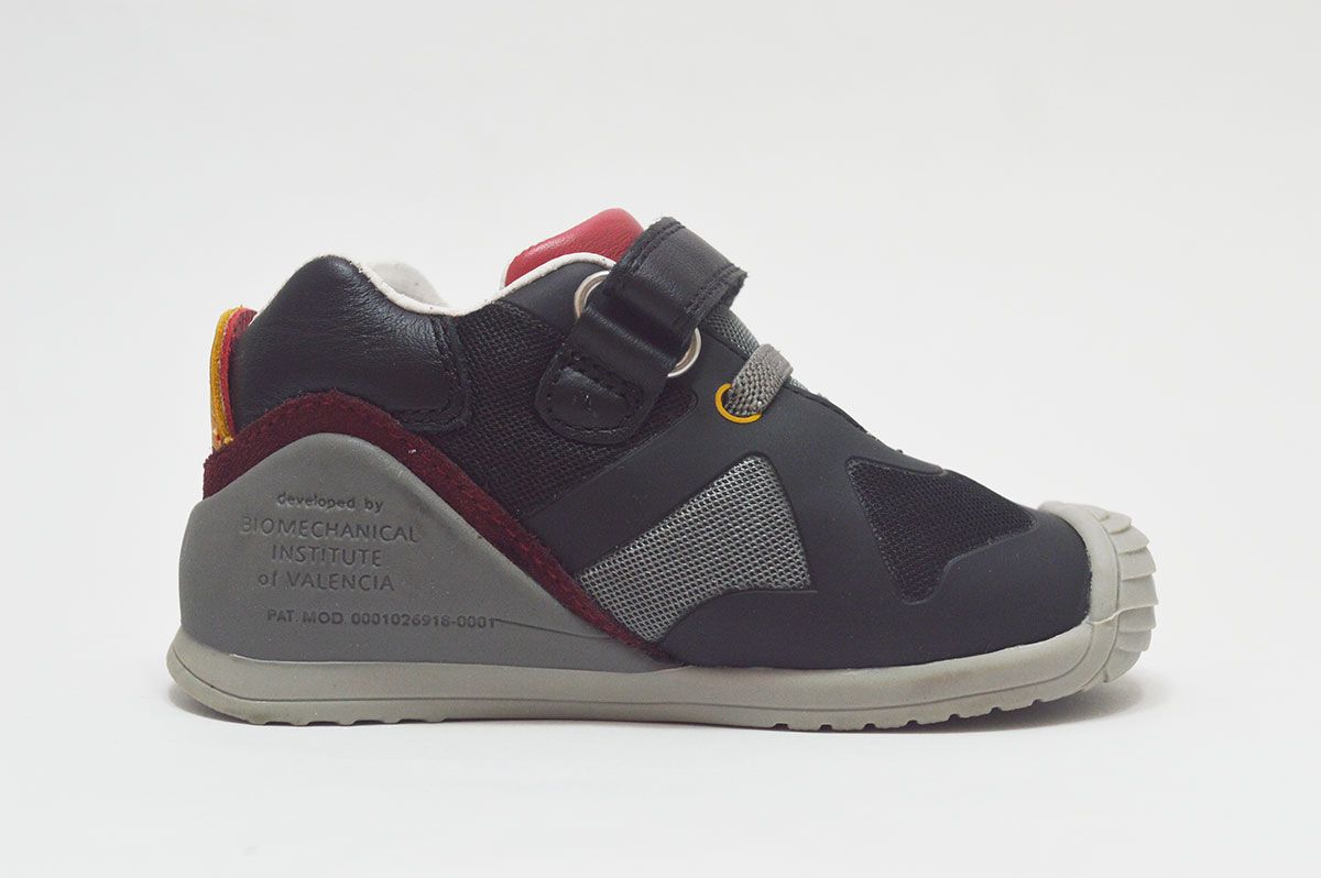 Bota gris negro niño Biomecanics - Imagen 4