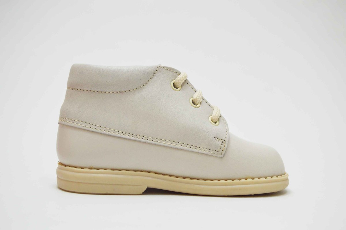 Botita cordones flor bordada niña - Imagen 5