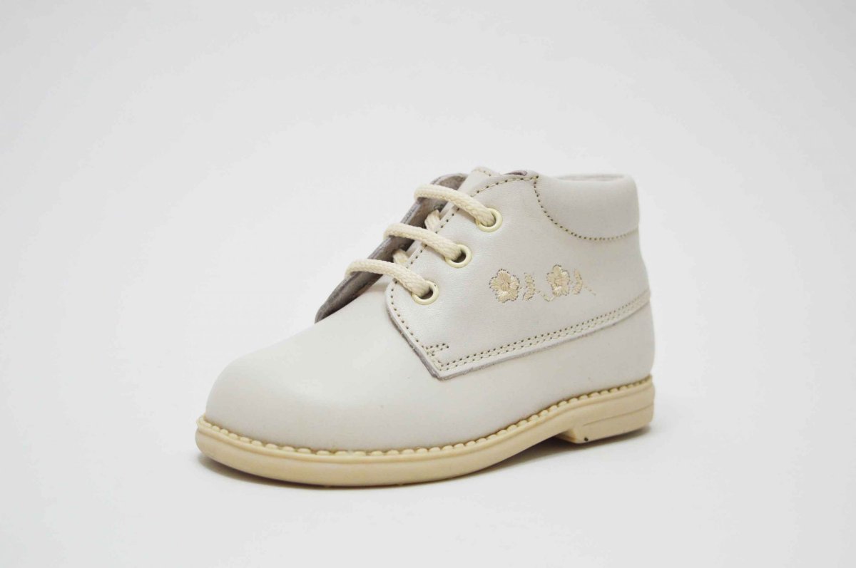 Botita cordones flor bordada niña - Imagen 3