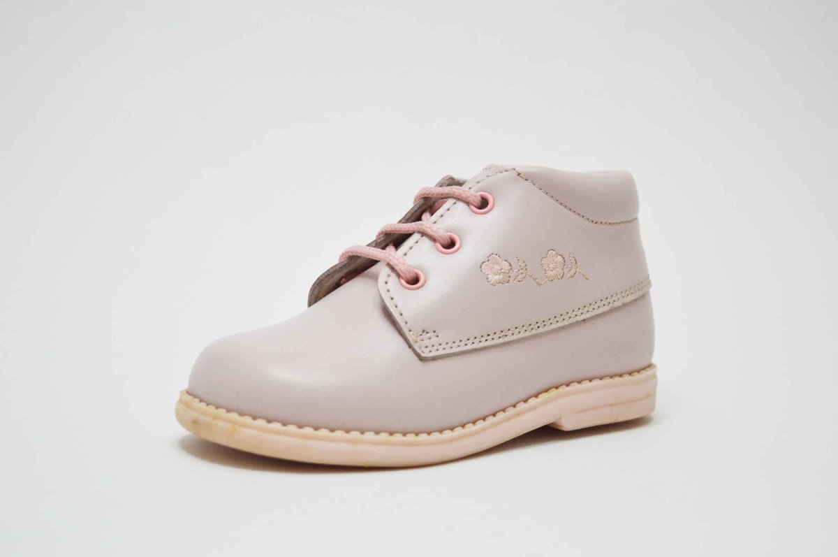 Botita cordones flor bordada niña - Imagen 9