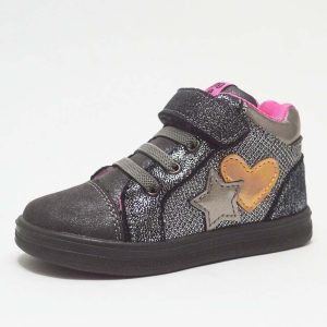 Botín deportivo metalizado gris corazones niña
