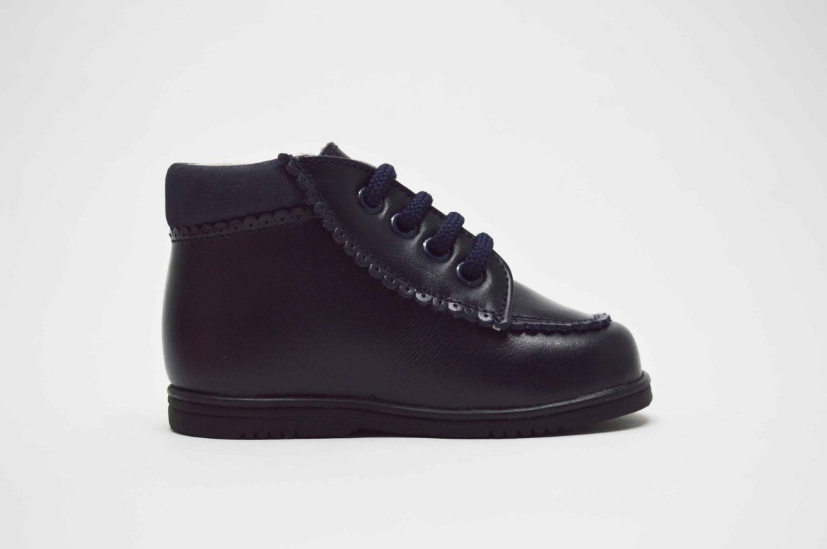 Bota cordones festoneado azul marino - Imagen 5