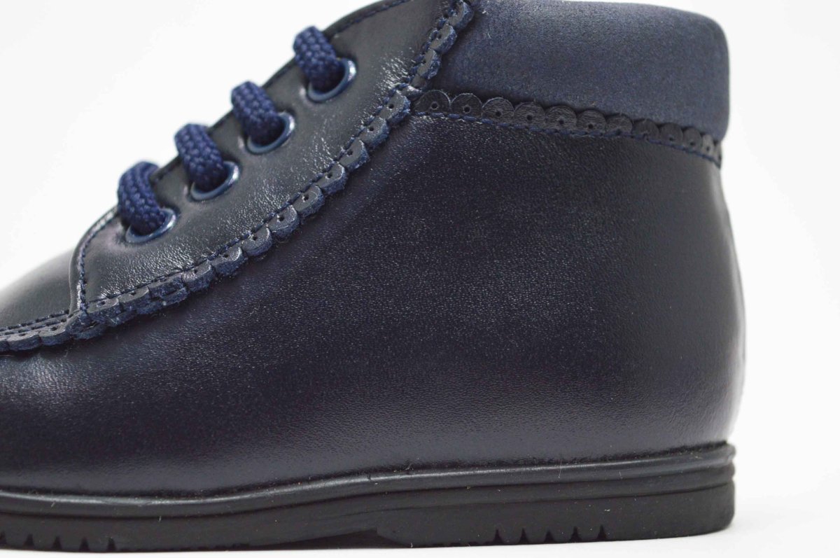 Bota cordones festoneado azul marino - Imagen 7