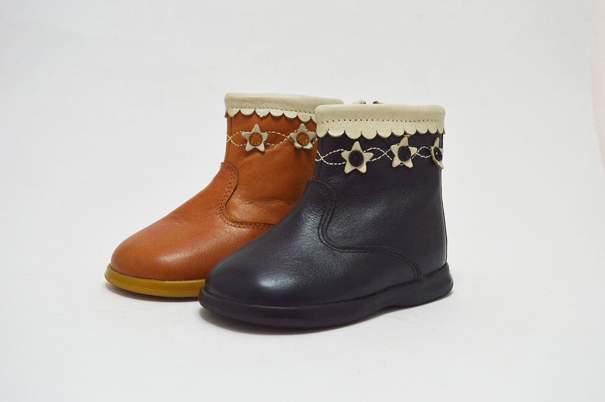 Bota corta estrellitas niña