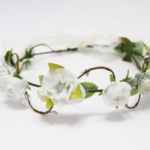 Corona de flores tonos blancos para ceremonia