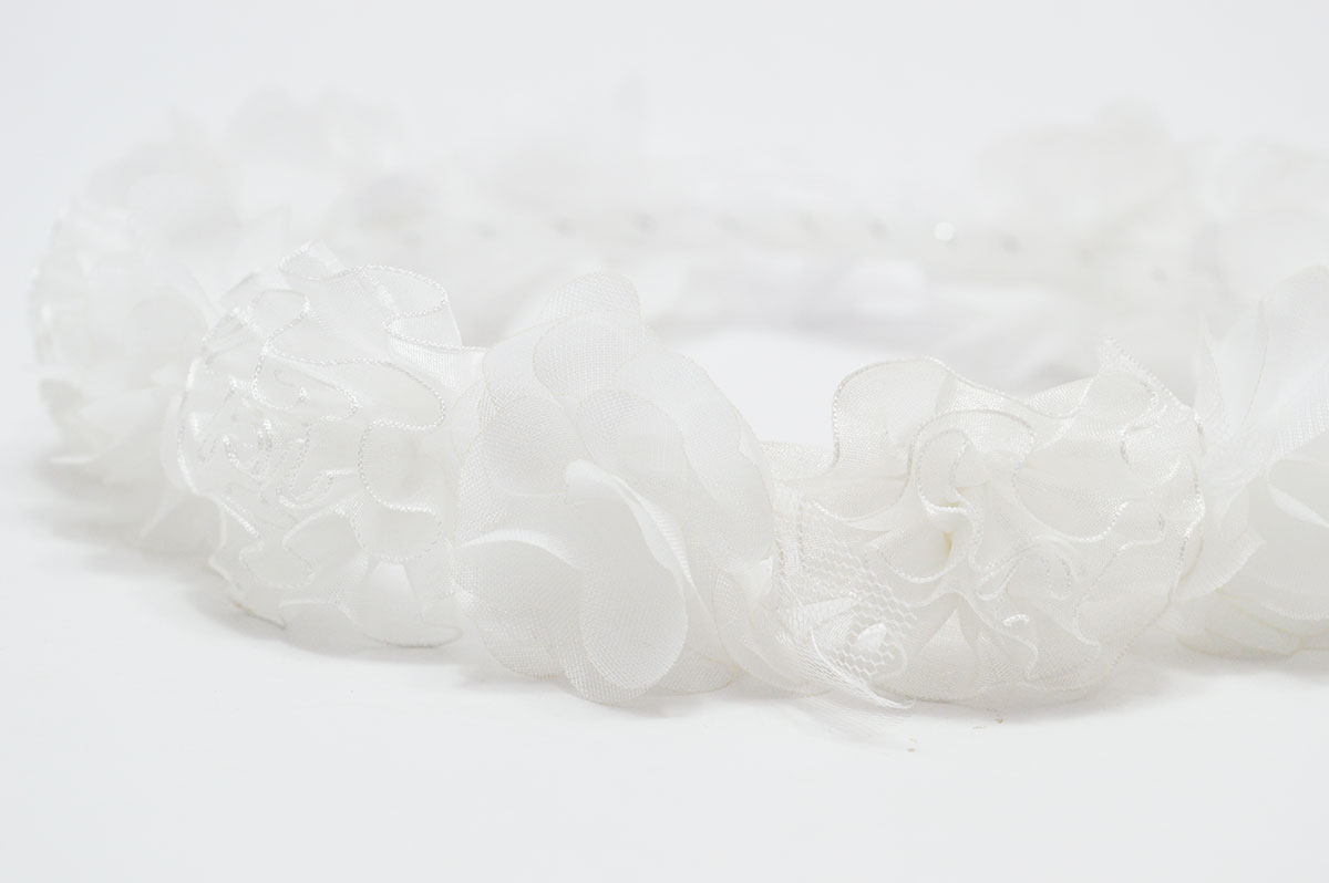 Corona flores blancas comunión niña - Imagen 3