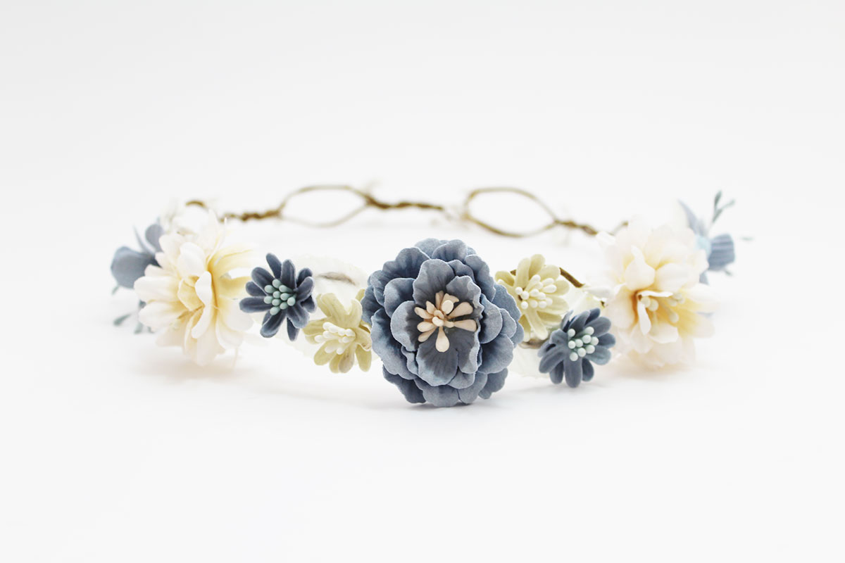 Corona comunión niña azul empolvado beige