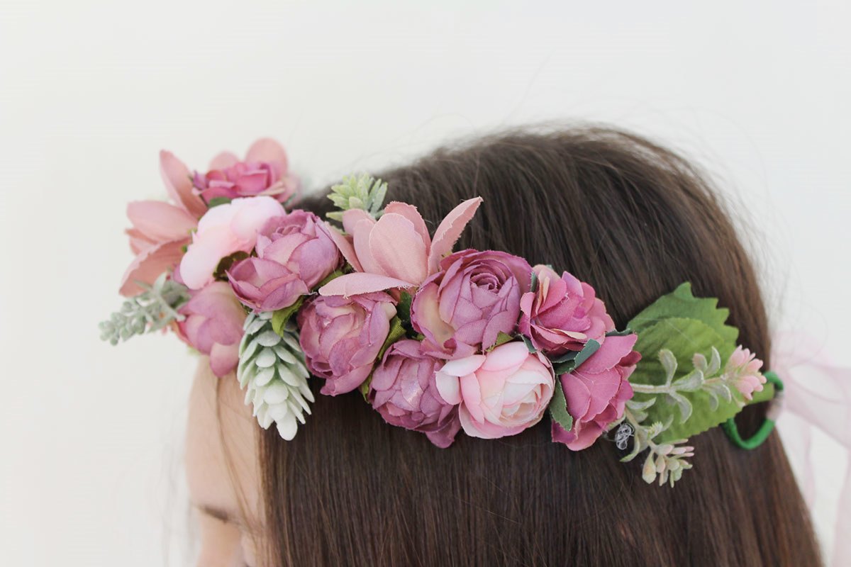 Corona flores rosa con hojas comunión - Imagen 7
