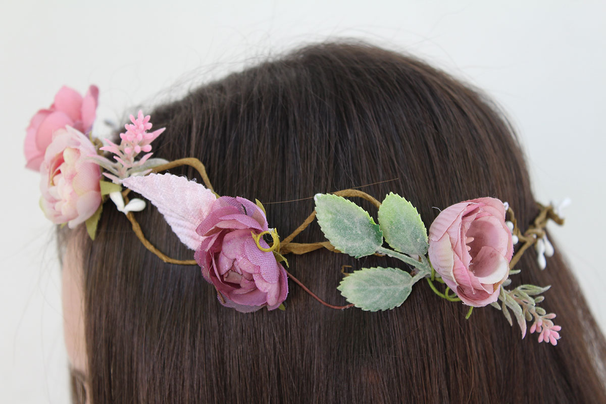 Coronas de flores tonos rosa para ceremonia - Imagen 4