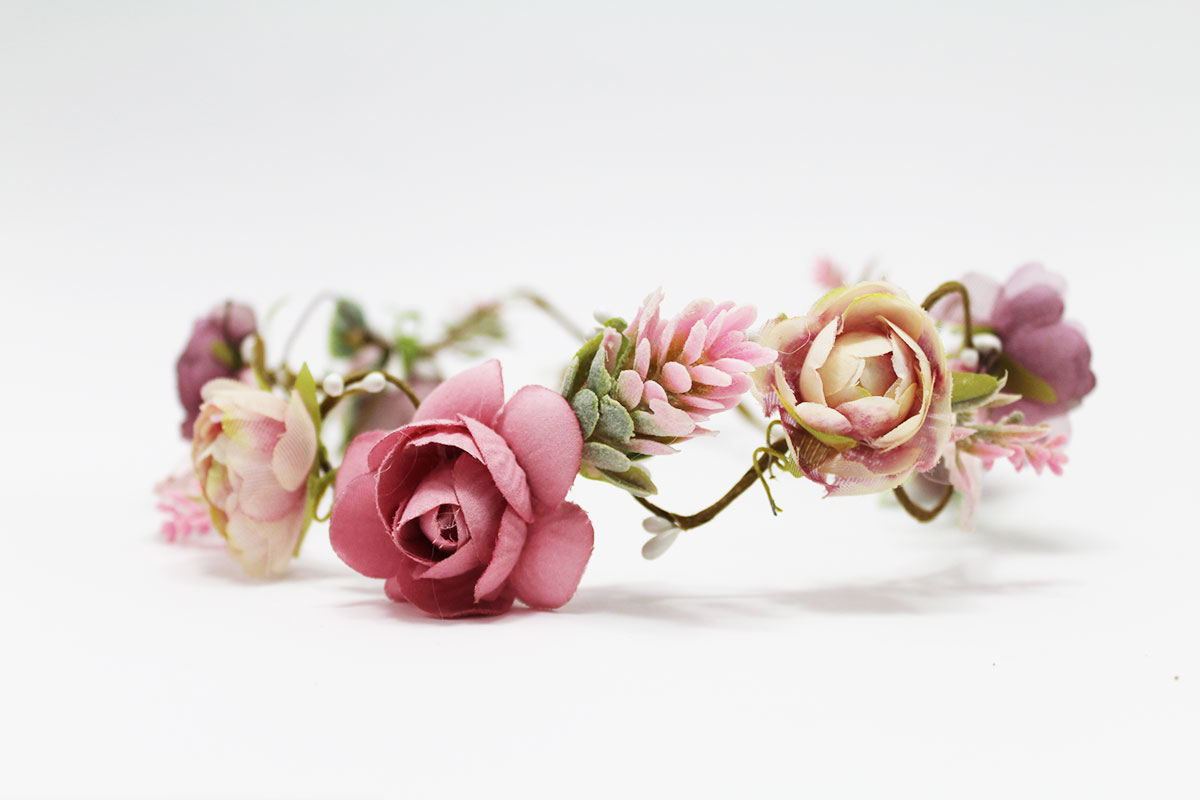 Coronas de flores tonos rosa para ceremonia - Imagen 9