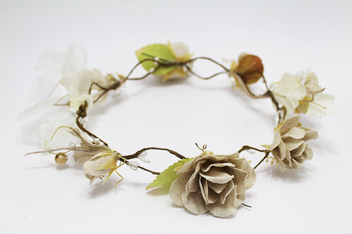 Coronas de flores beige para ceremonia - Imagen 4