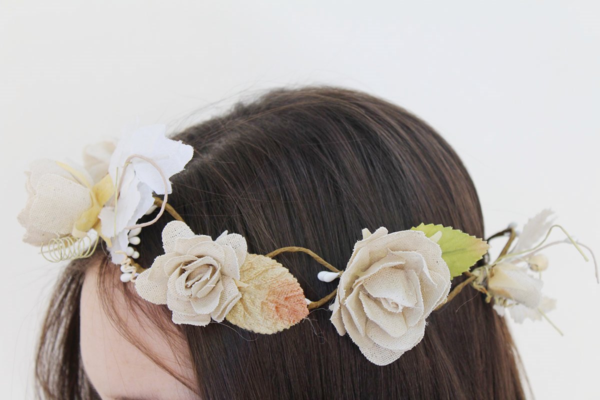 Coronas de flores beige para ceremonia