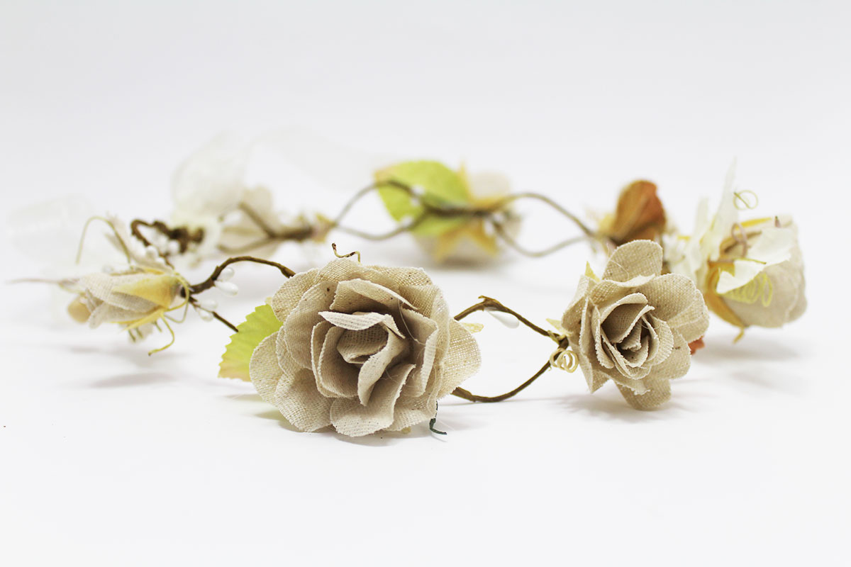 Coronas de flores beige para ceremonia - Imagen 6
