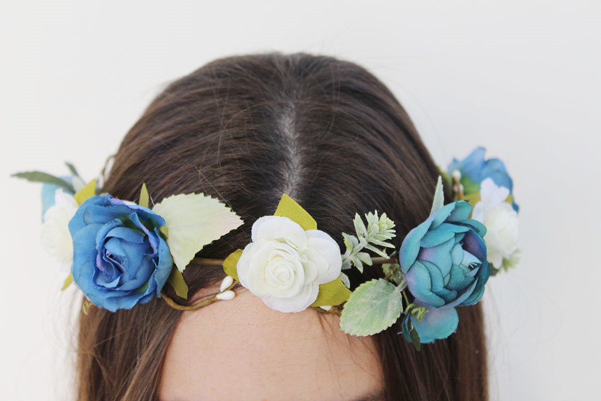 Coronas de flores azules para ceremonia - Imagen 3