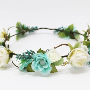 Corona de flores tonos menta blanco roto para ceremonias
