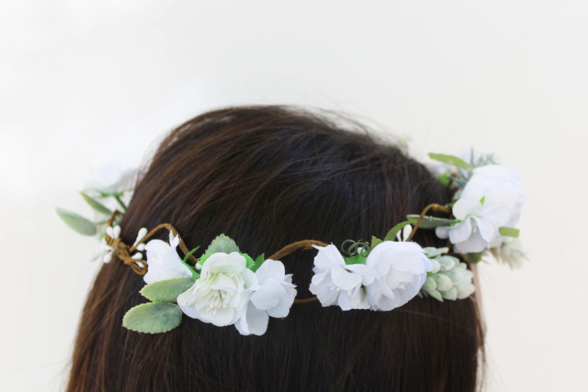 Coronas flores blanco niña ceremonia - Imagen 3