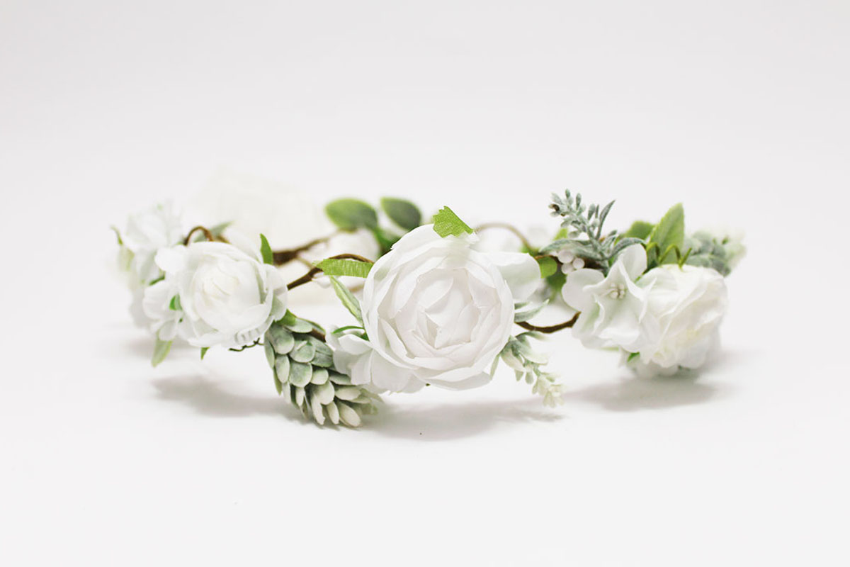 Coronas flores blanco niña ceremonia