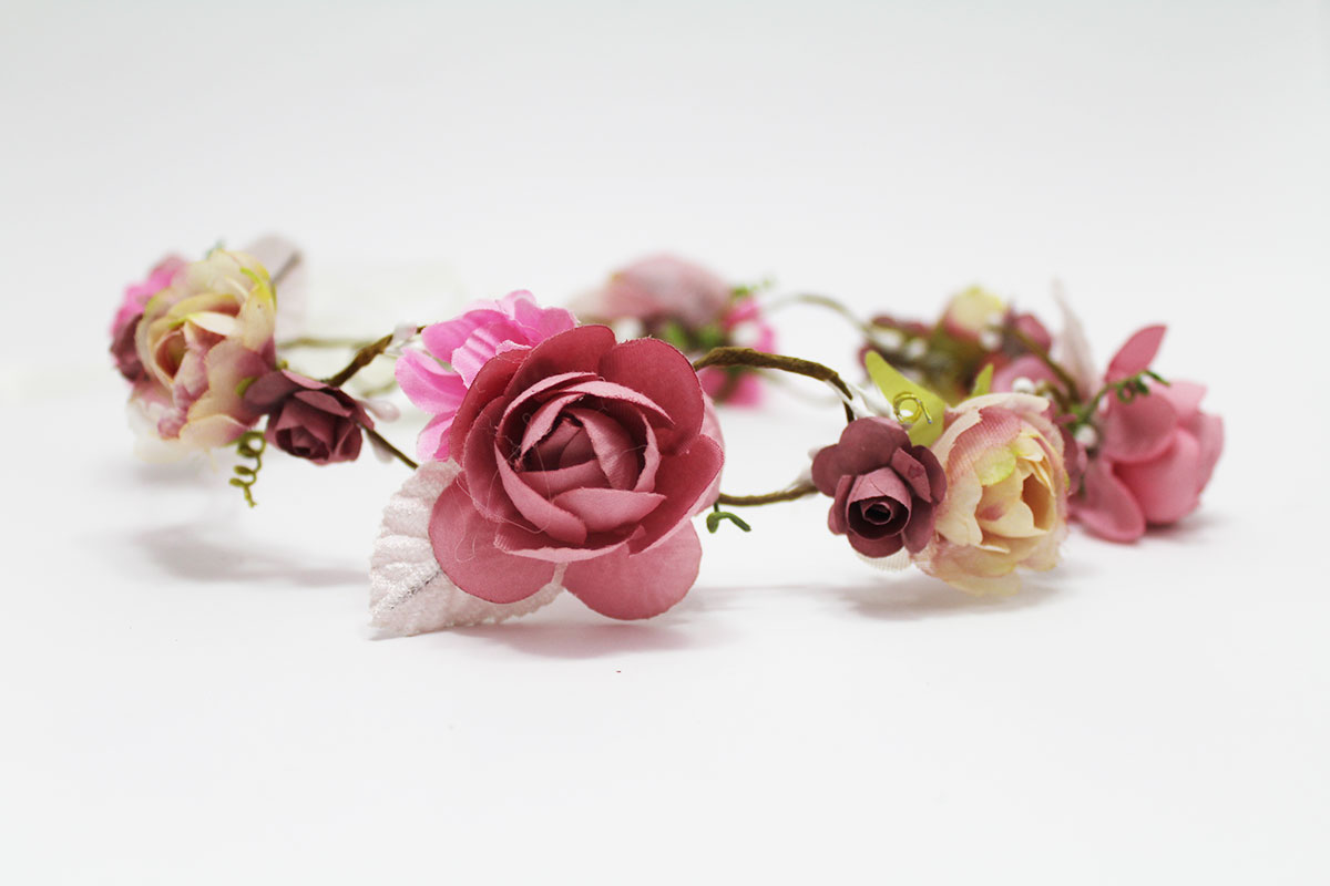 Coronas de flores color rosa para ceremonia