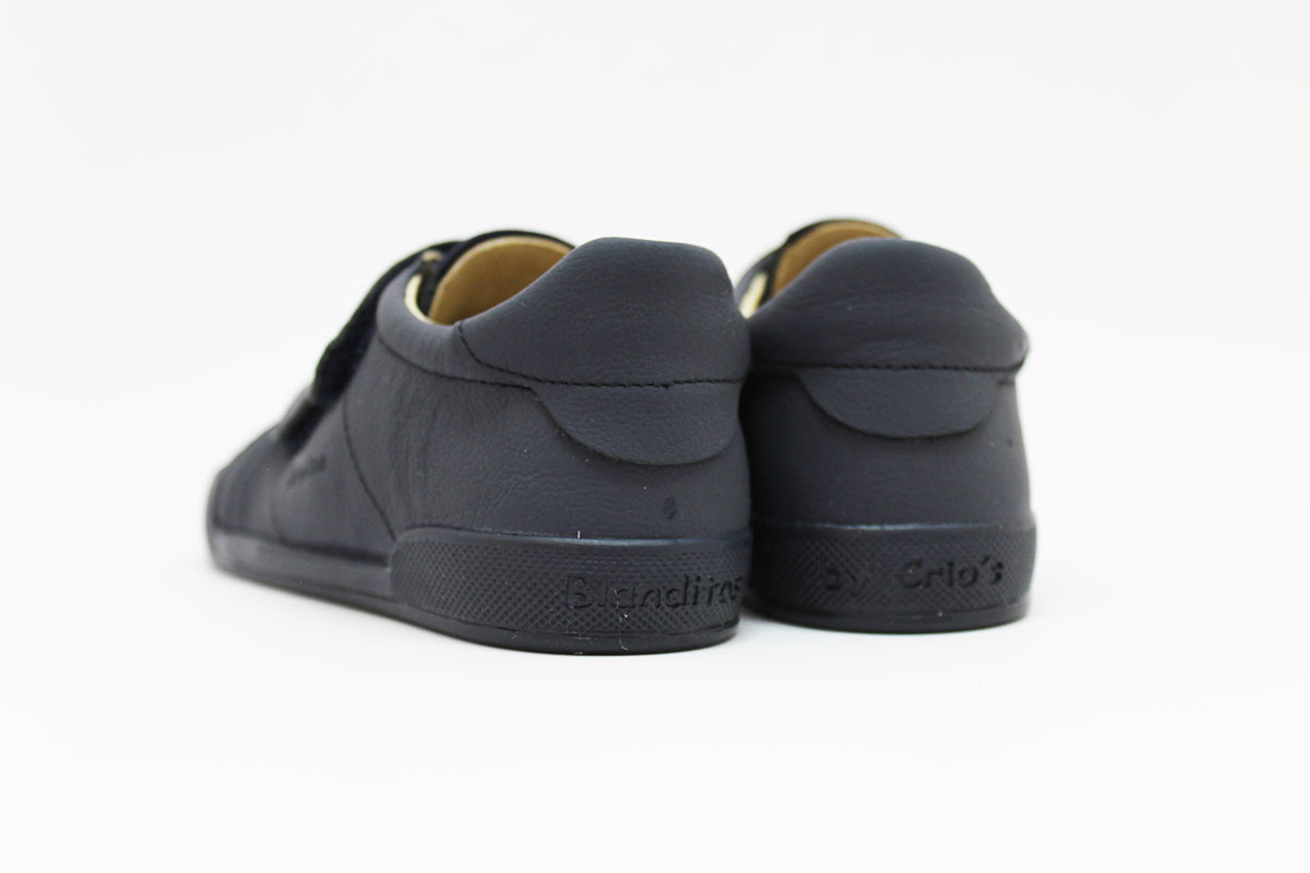Deportivos tipo colegial azul marino Blanditos modelo Londres - Imagen 4