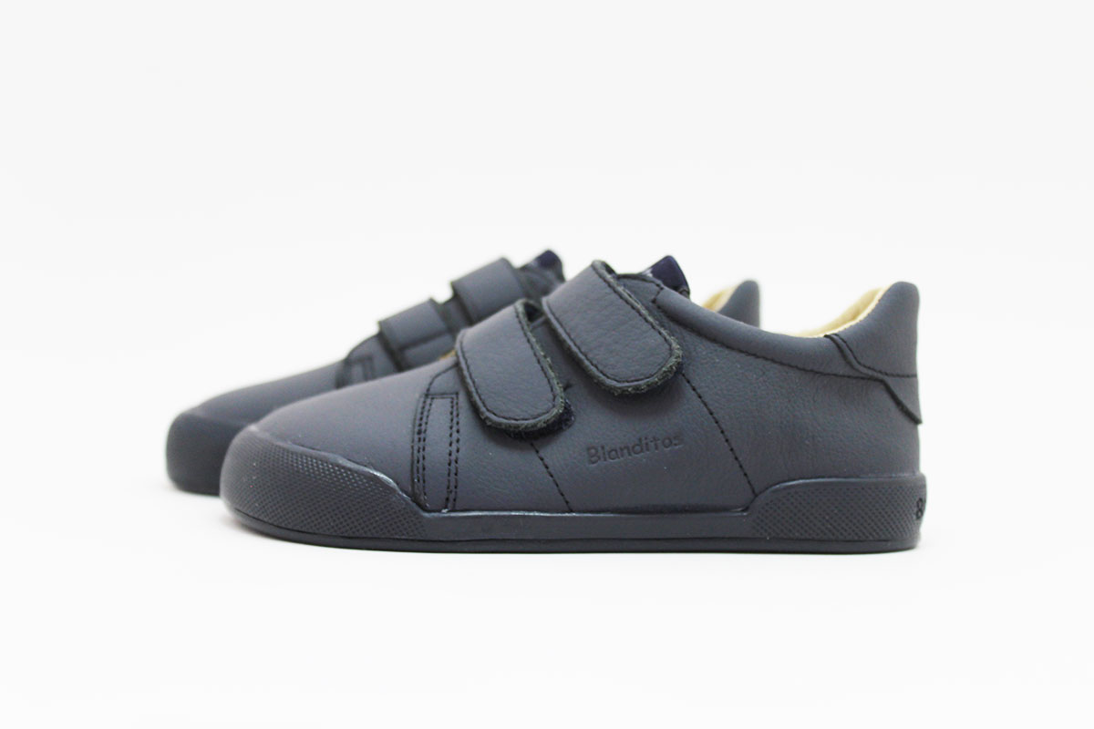 Deportivos tipo colegial azul marino Blanditos modelo Londres - Imagen 6