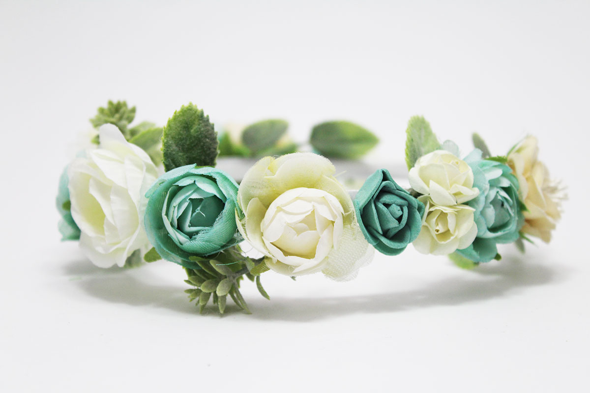 Diadema flores verde menta beige niña ceremonia - Imagen 8
