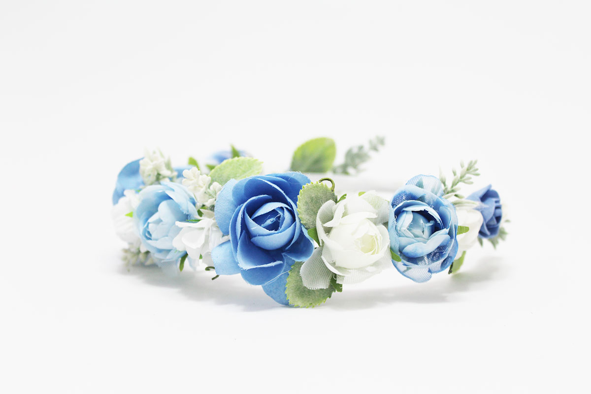 Diadema flores azul blanco ceremonias - Imagen 7