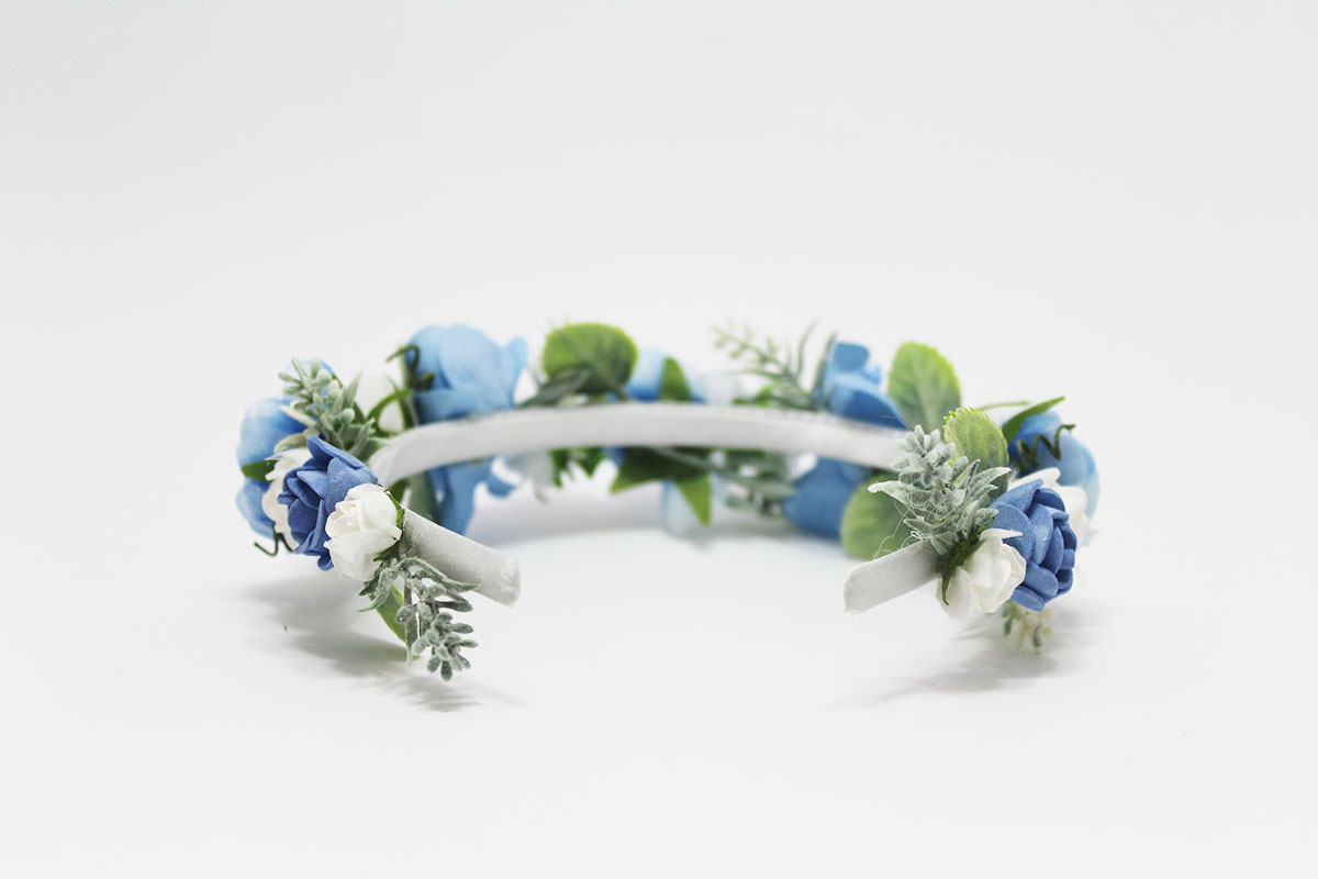 Diadema flores azul blanco ceremonias - Imagen 8