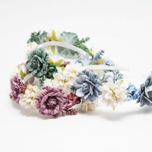 Diadema flores combinadas ceremonia niña