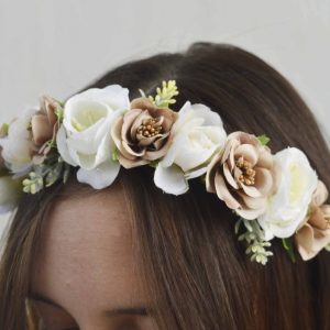 Diadema flores tonos beige y dorado niña