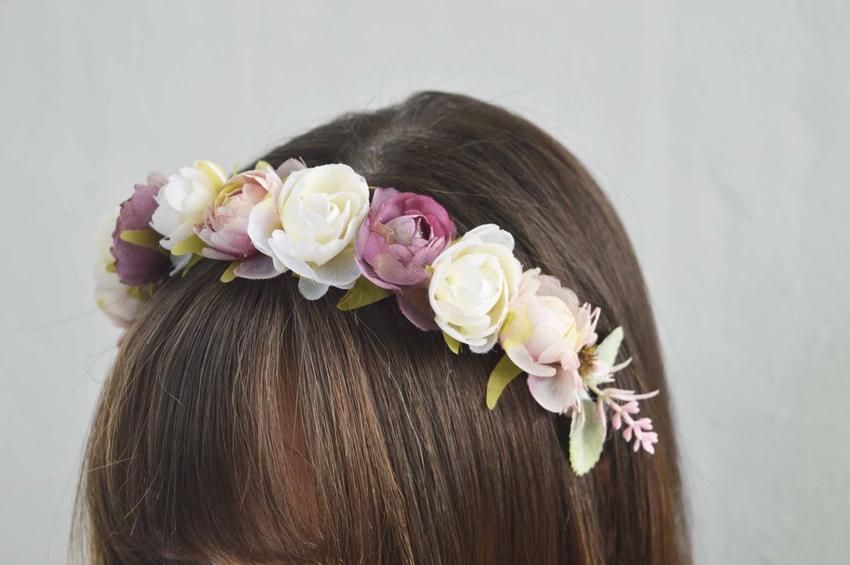 Diadema flores tonos rosa y beige ceremonia niña - Imagen 9