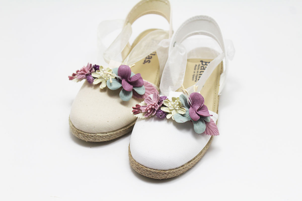 Alpargatas niña cintas conjunto flores malva y verde - Imagen 2