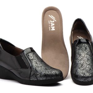 GV 9173 Mocasín para señora en piel con cuña media y plantilla extraíble de color negro ( hecho en España)