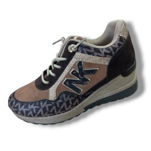 J 257 Deportivo para señora con cuña y cordón elástico de color marrón