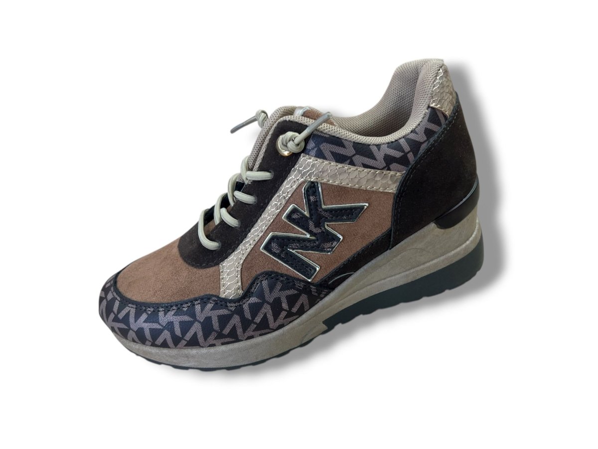 J 257 Deportivo para señora con cuña y cordón elástico de color marrón