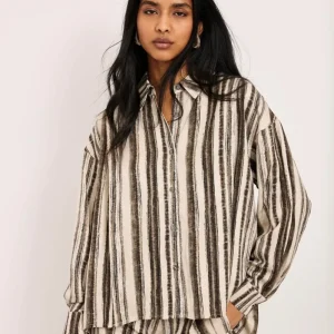 BLUSA CAMISERA OVERSIZED RAYAS TRAZOS IVORY