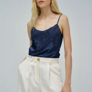 TOP SATINADO CON ENCAJE AZUL
