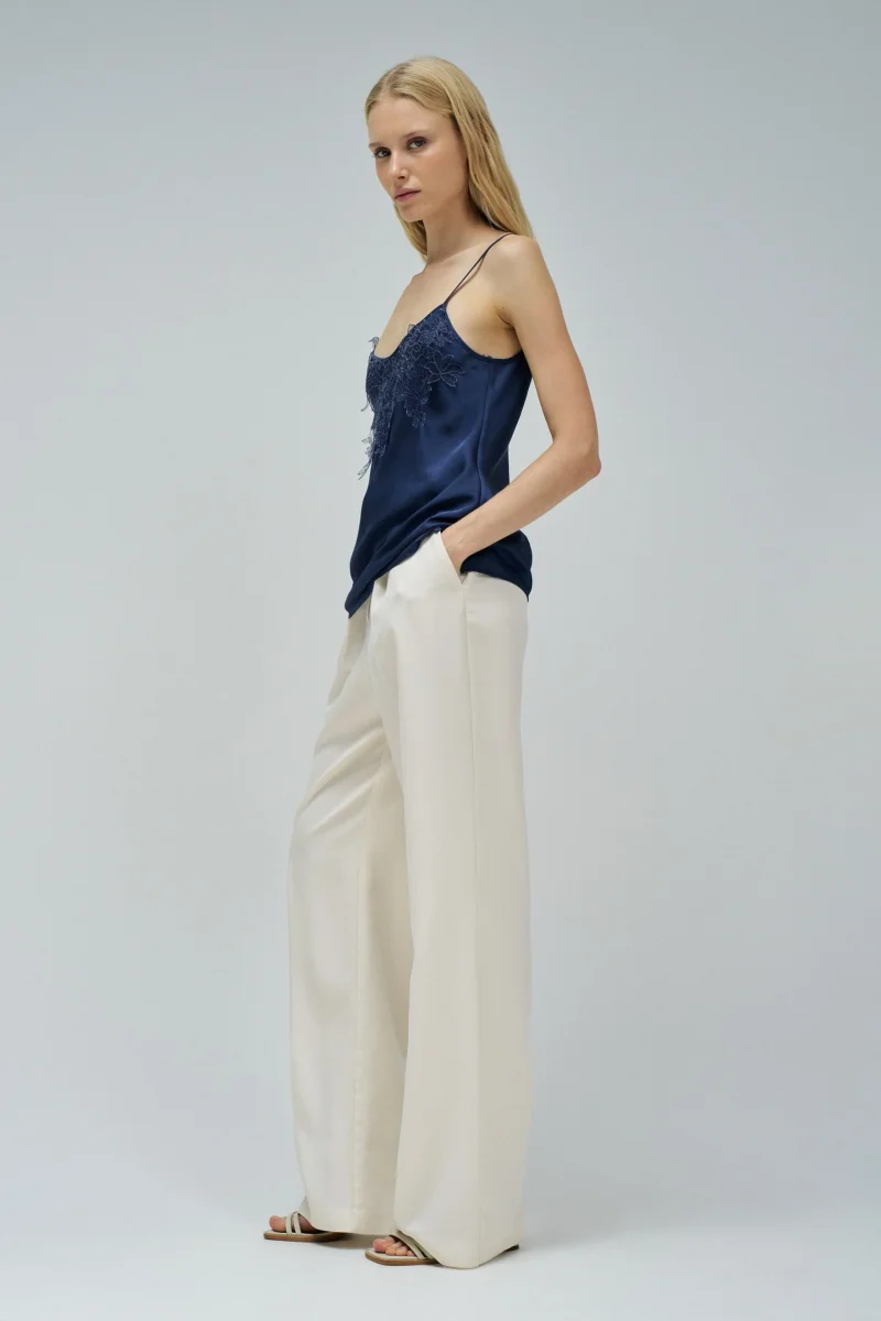 TOP SATINADO CON ENCAJE AZUL - Imagen 3