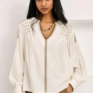 BLUSA FRUNCIDOS Y TACHUELAS IVORY