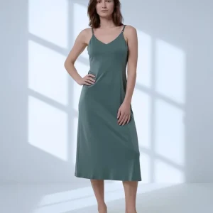 VESTIDO MIDI FLUIDO CON ABERTURA VERDE BOTELLA