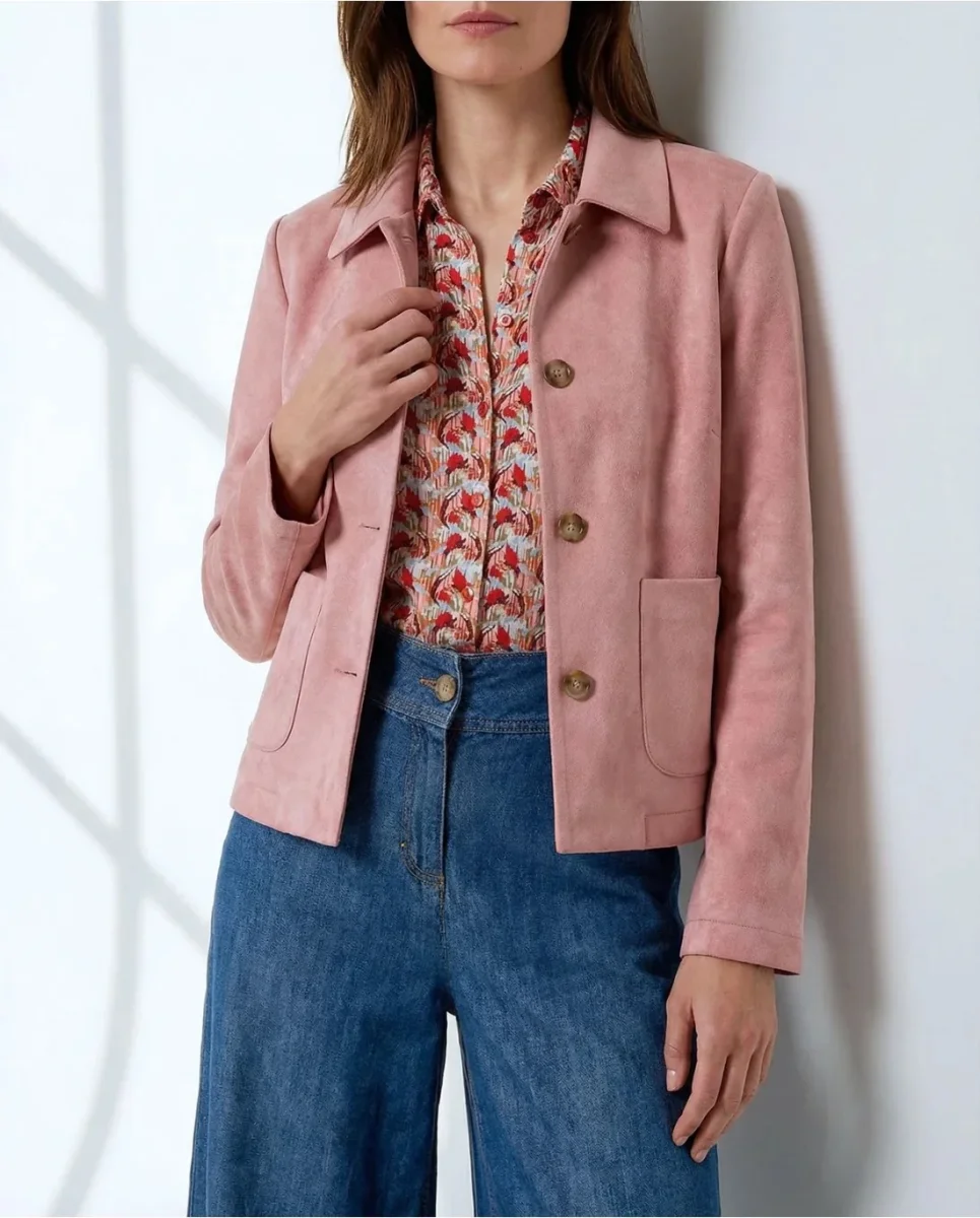 CHAQUETA EFECTO ANTE CON BOLSILLOS ROSA