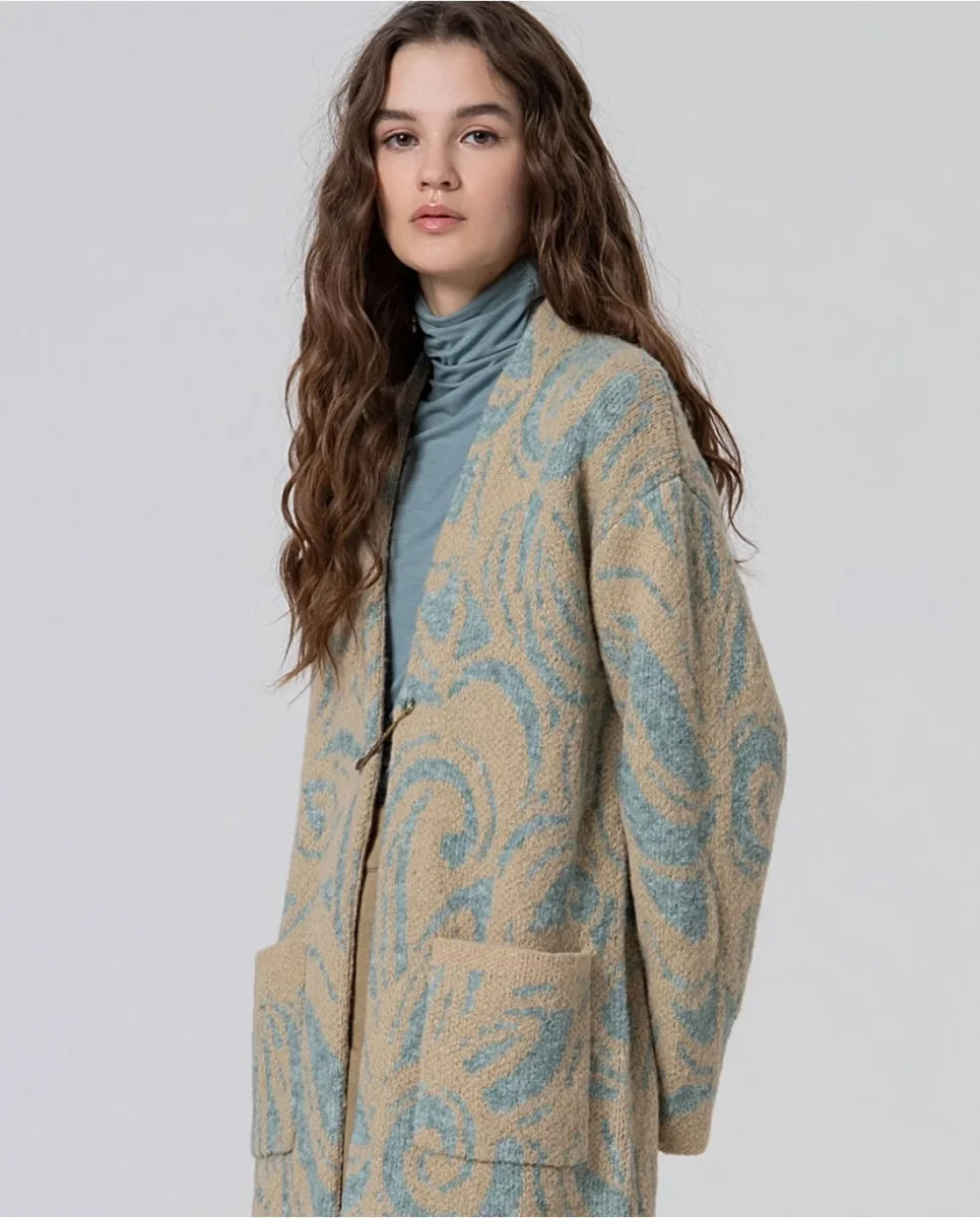 ABRIGO JACQUARD CON HEBILLA AZUL - Imagen 3